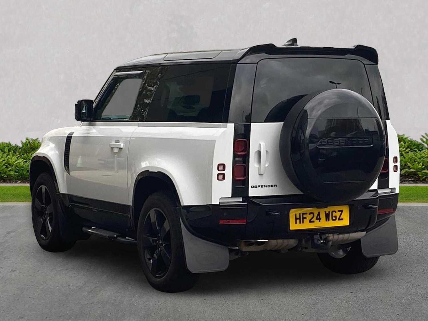 Used Land Rover Defender 2024 for sale - 76450601: Photo 2