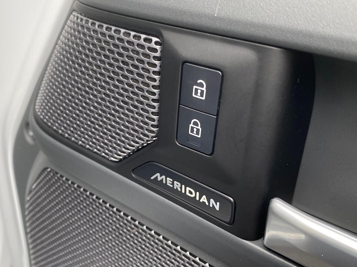 Used Land Rover Defender 2024 for sale - 76450601: Photo 24