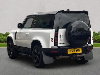 Used Land Rover Defender 2024 for sale - 76450601: Photo