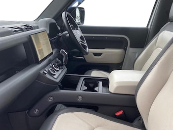 Used Land Rover Defender 2024 for sale - 76450601: Photo