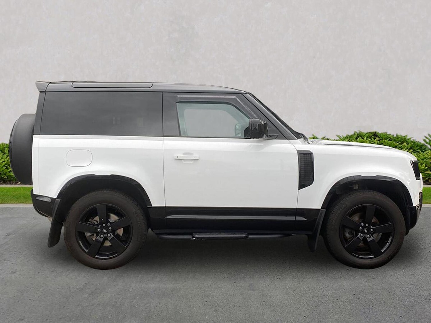 Used Land Rover Defender 2024 for sale - 76450601: Photo 5