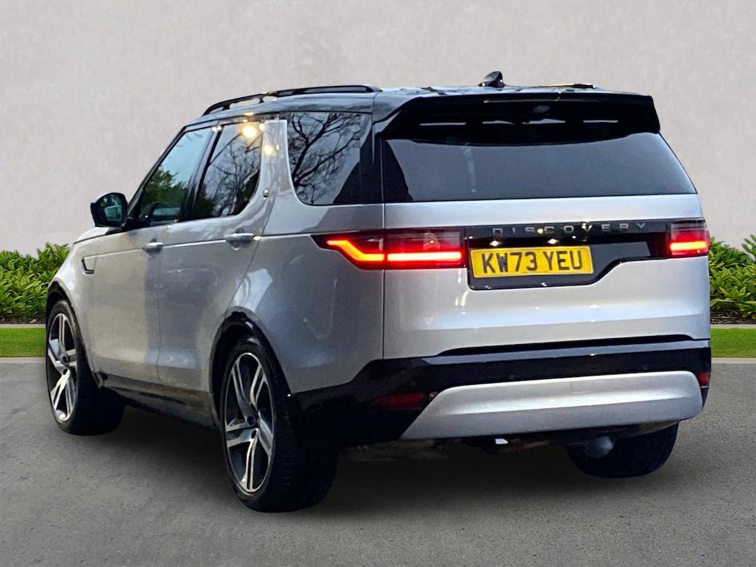 Used Land Rover Discovery 2023 for sale - 77487698: Photo 2