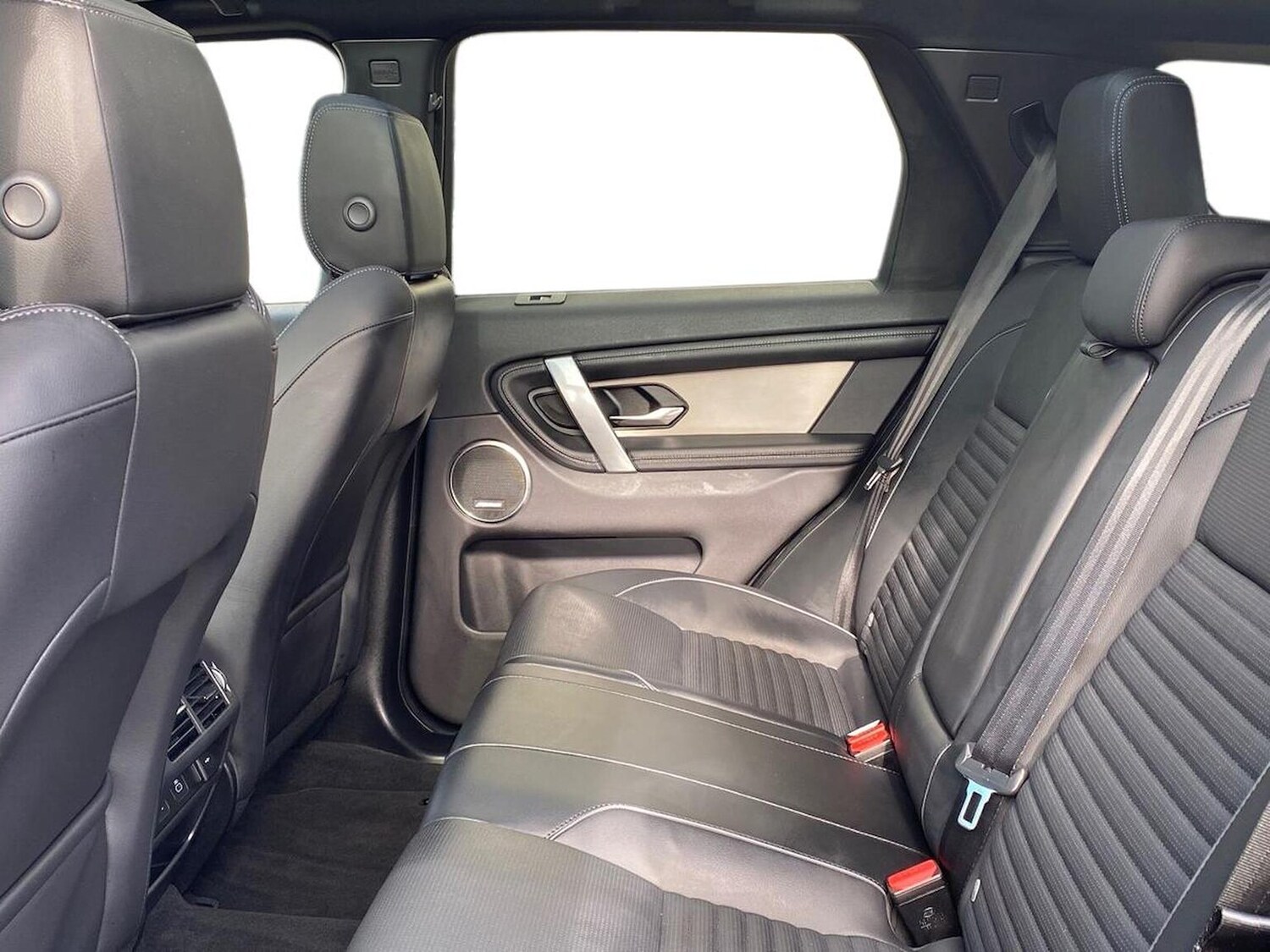 Used Land Rover Discovery Sport 2025 for sale - 78193739: Photo 6