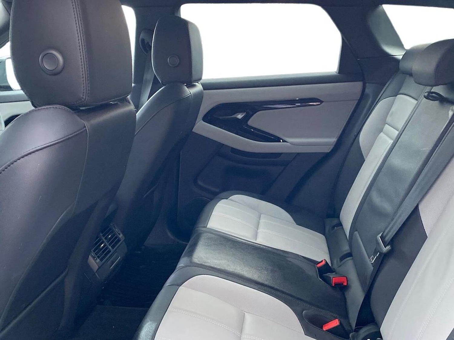 Used Land Rover Range Rover Evoque 2025 for sale - 77487775: Photo 4