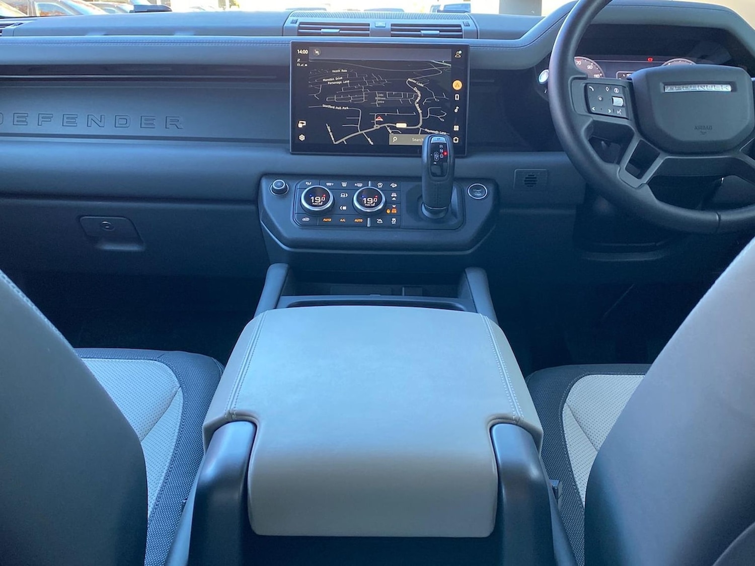 Used Land Rover Defender 2024 for sale - 76682645: Photo 14