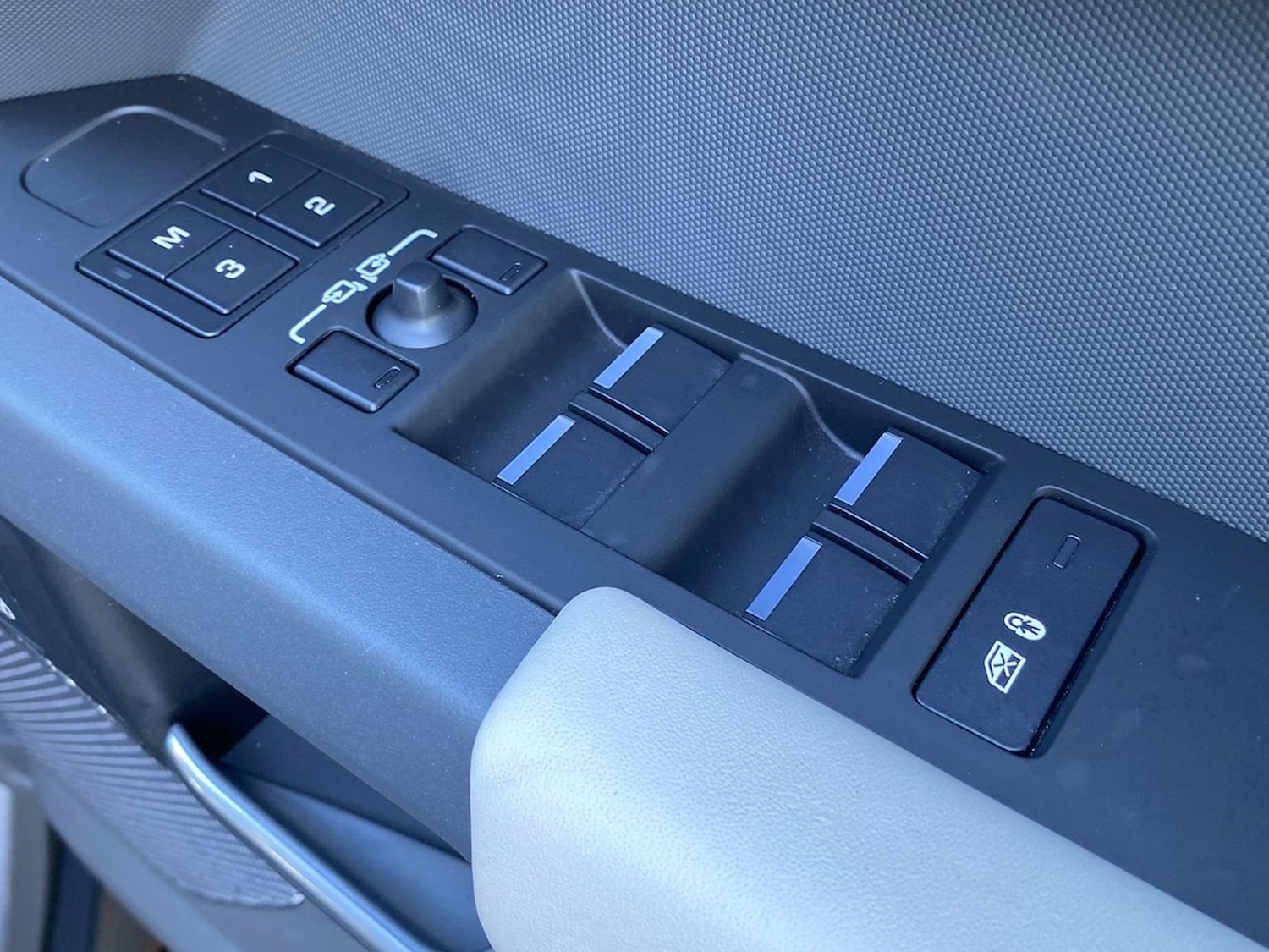 Used Land Rover Defender 2024 for sale - 76682645: Photo 35