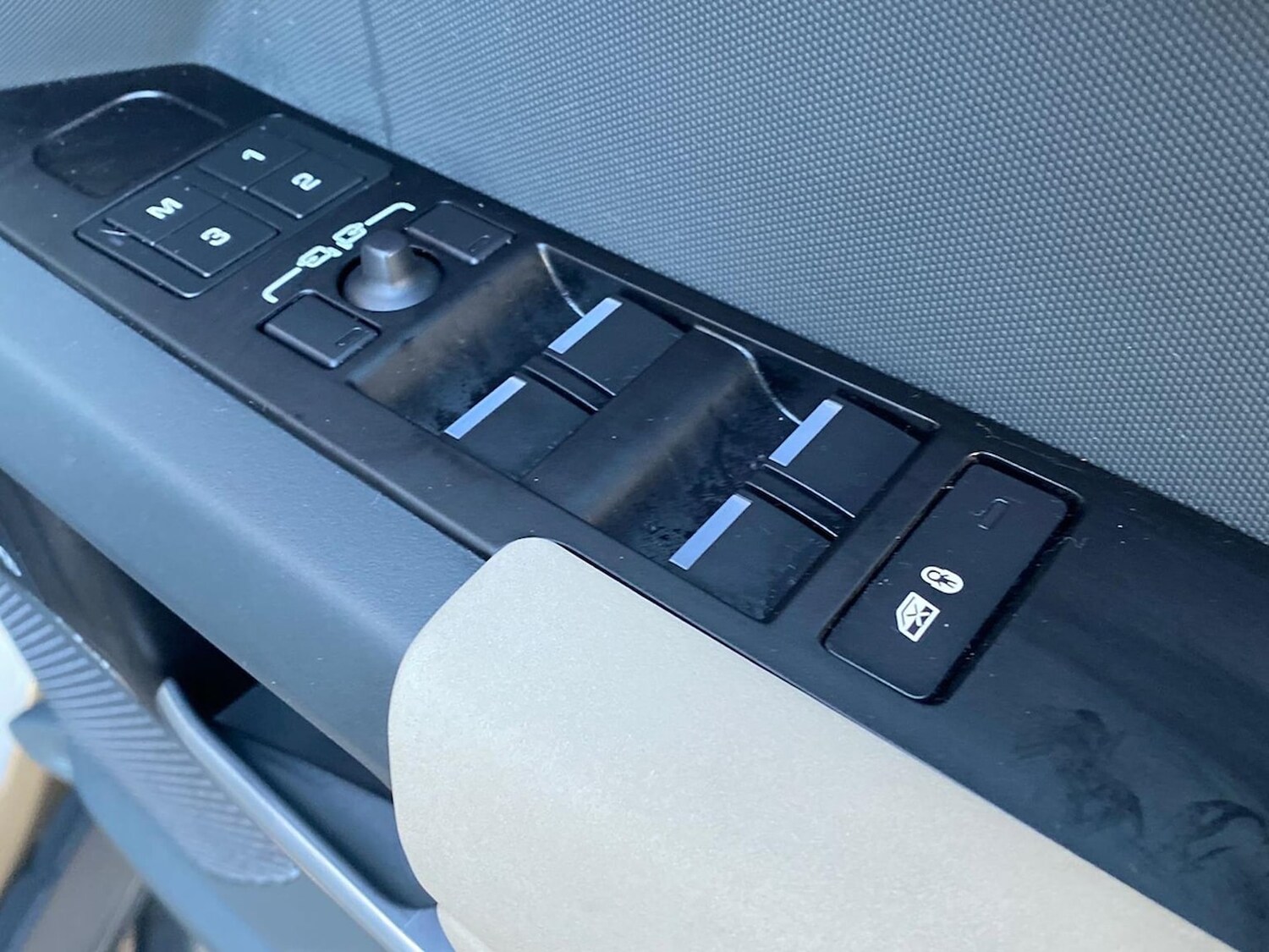 Used Land Rover Defender 2023 for sale - 77487721: Photo 24