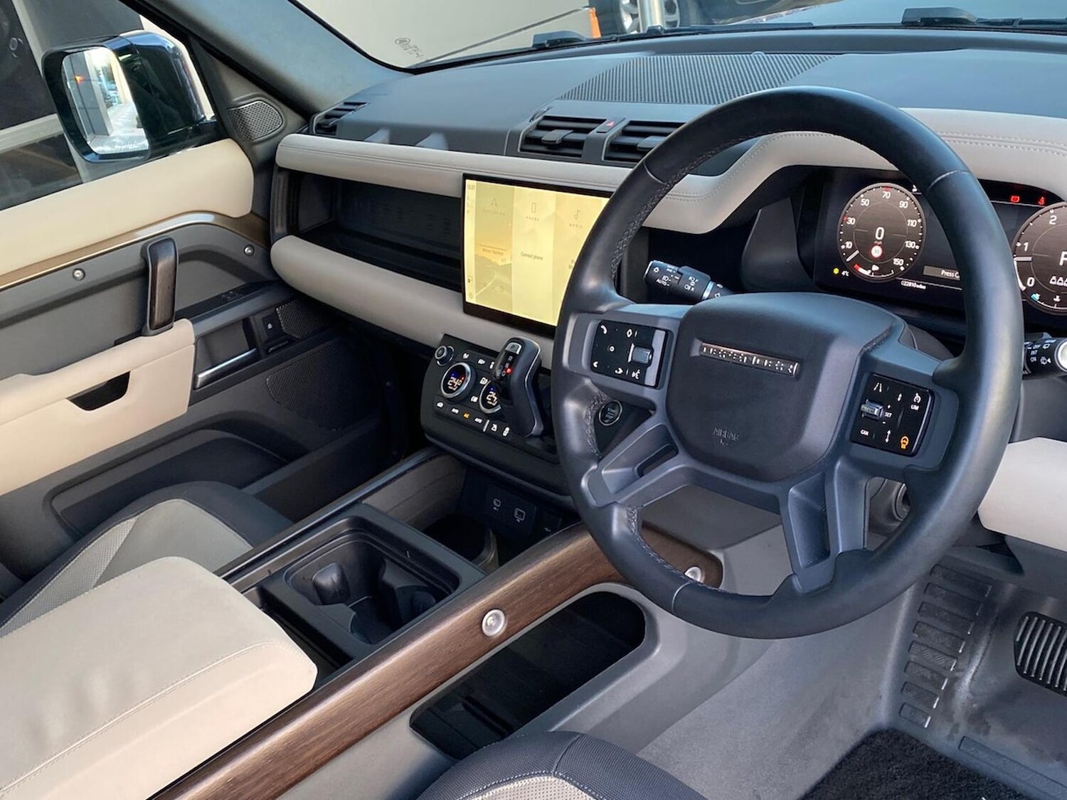 Used Land Rover Defender 2023 for sale - 77487721: Photo 27