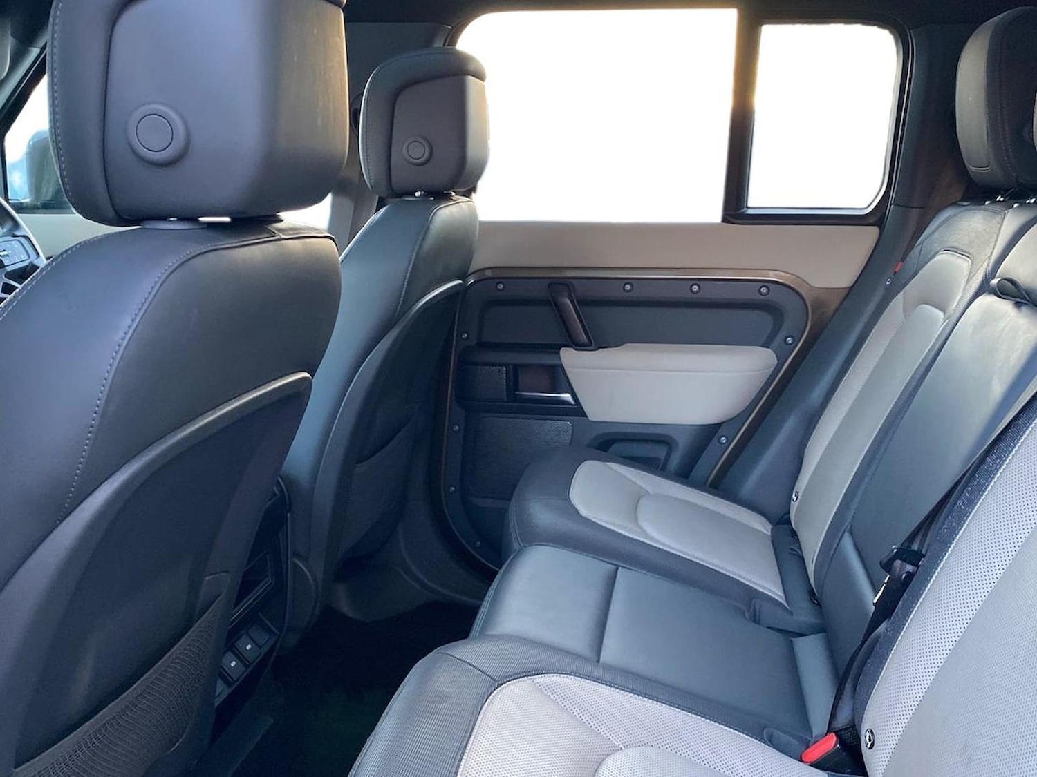 Used Land Rover Defender 2023 for sale - 77487721: Photo 4