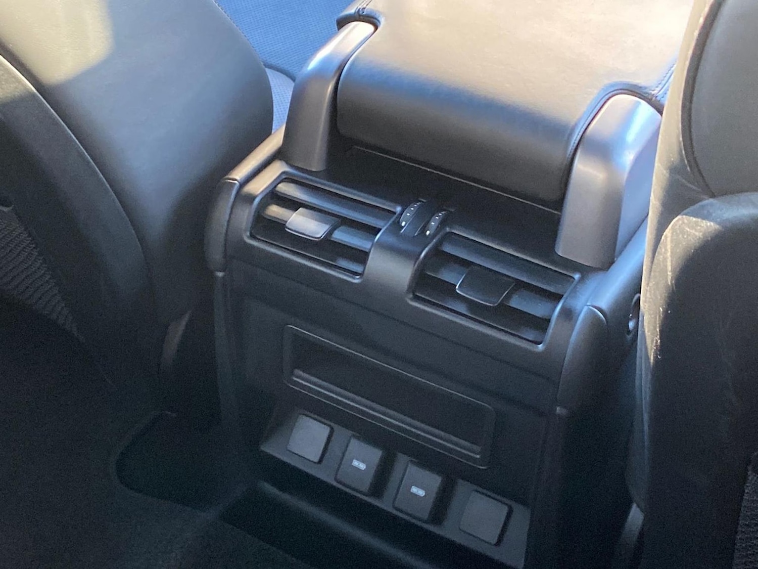 Used Land Rover Defender 2023 for sale - 76670832: Photo 18