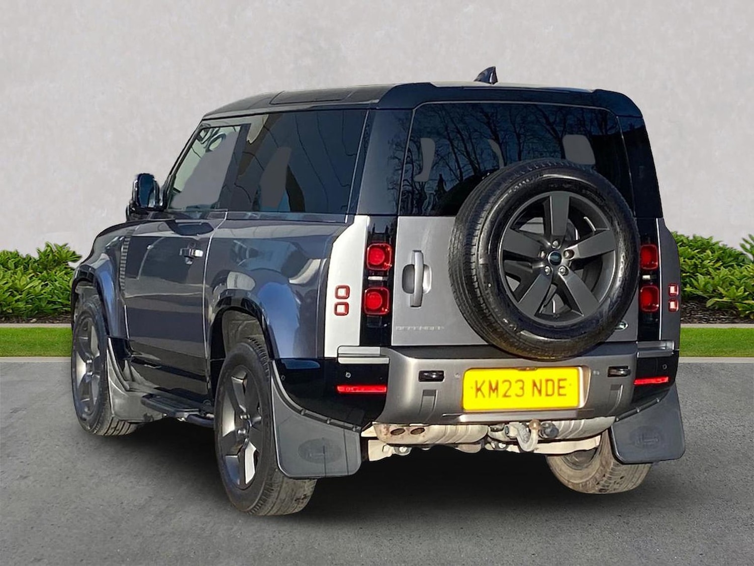 Used Land Rover Defender 2023 for sale - 76670832: Photo 2