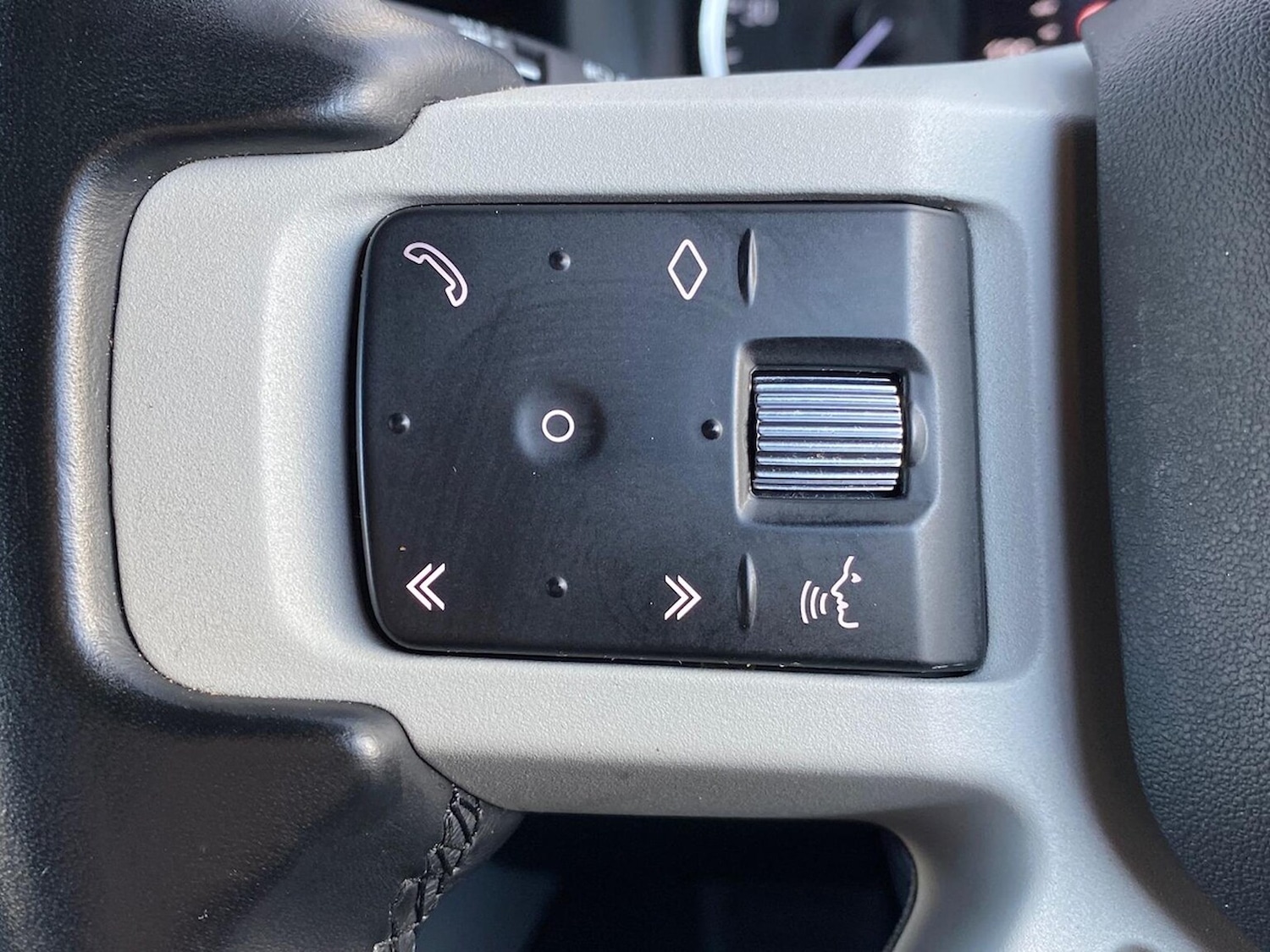 Used Land Rover Defender 2023 for sale - 76670832: Photo 26