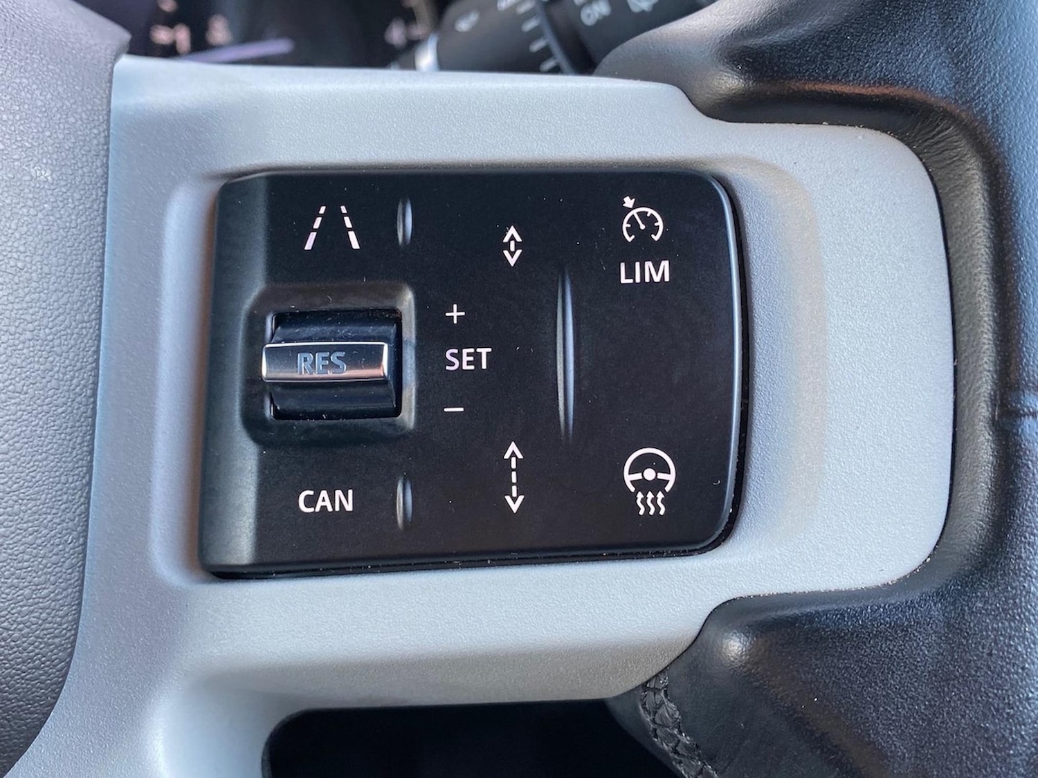 Used Land Rover Defender 2023 for sale - 76670832: Photo 27