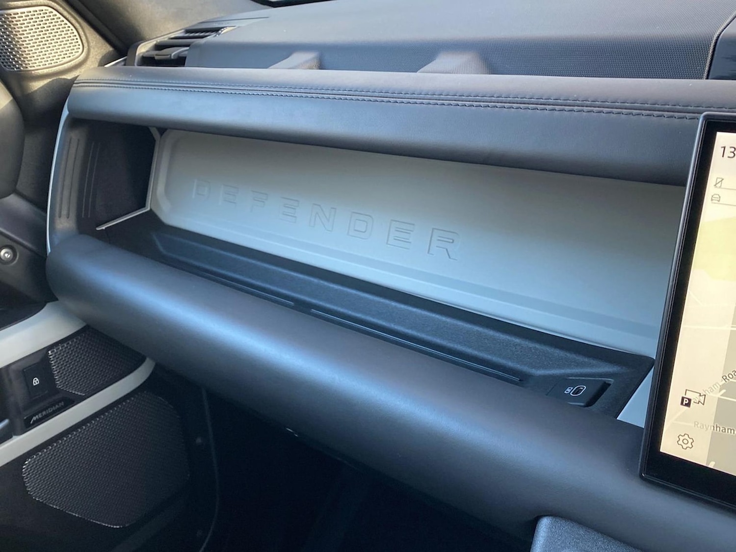 Used Land Rover Defender 2023 for sale - 76670832: Photo 32