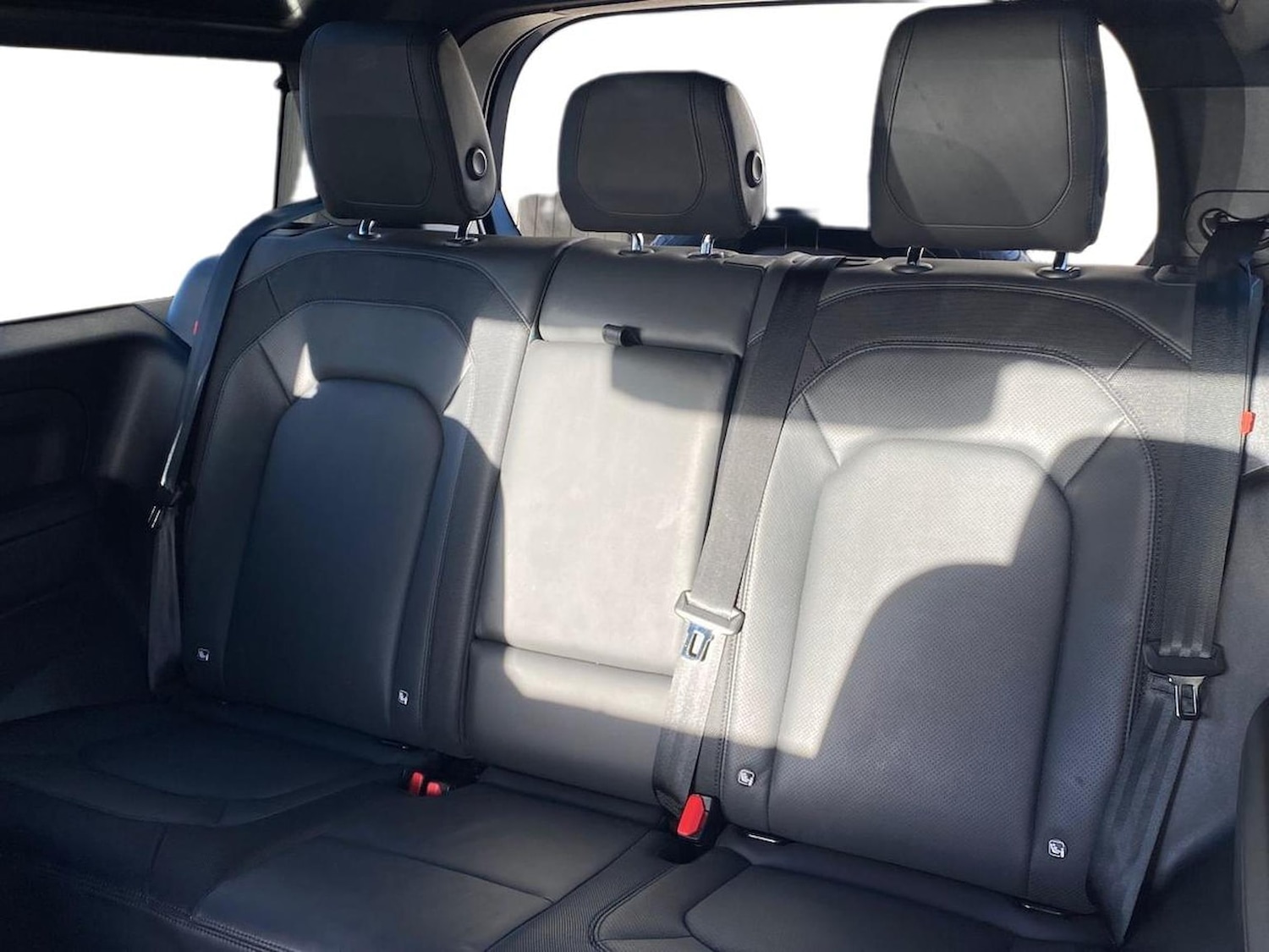 Used Land Rover Defender 2023 for sale - 76670832: Photo 4