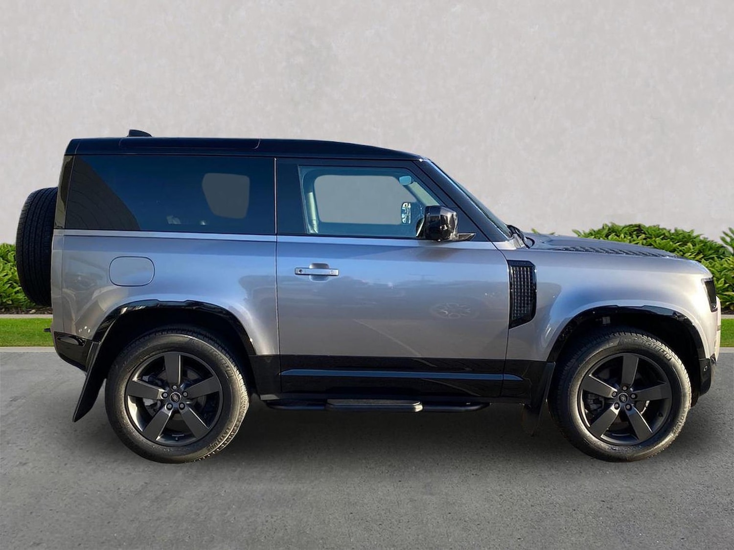 Used Land Rover Defender 2023 for sale - 76670832: Photo 5