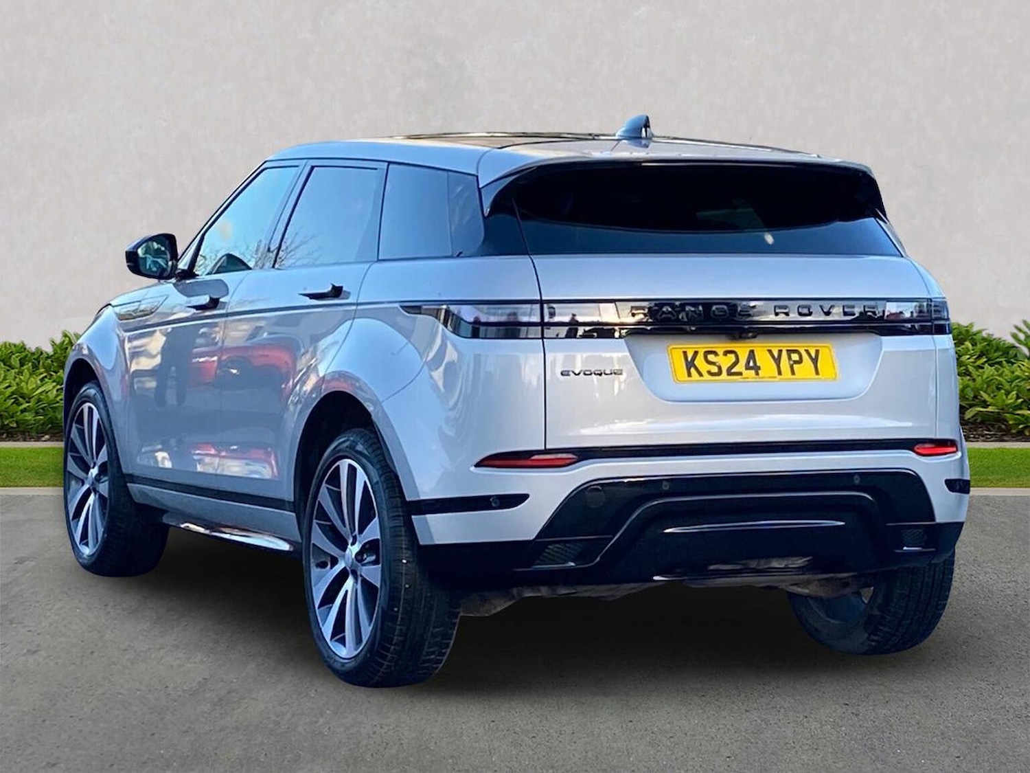 Used Land Rover Range Rover Evoque 2024 for sale - 76879727: Photo 2