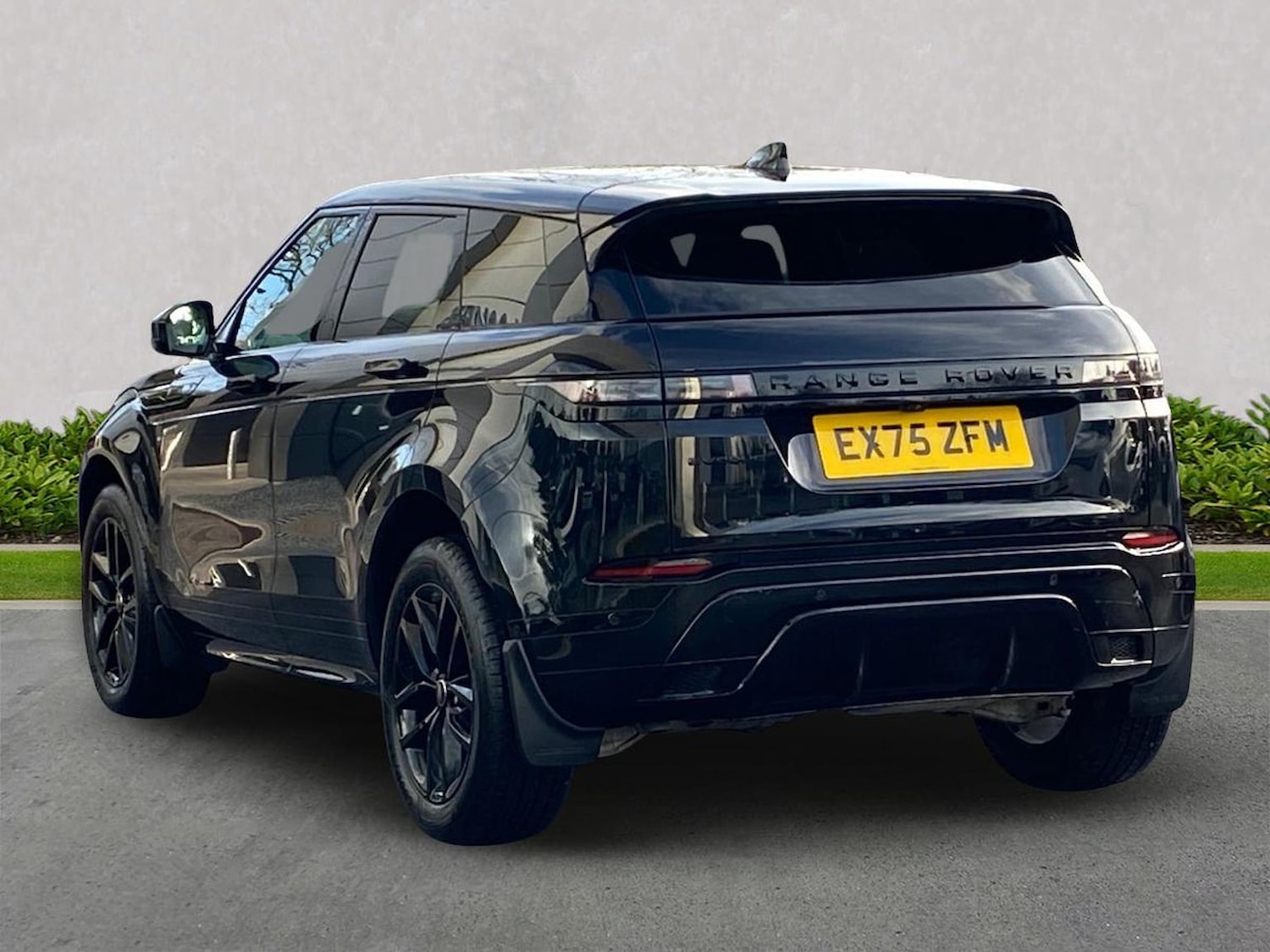 Used Land Rover Range Rover Evoque 2025 for sale - 77487800: Photo 2
