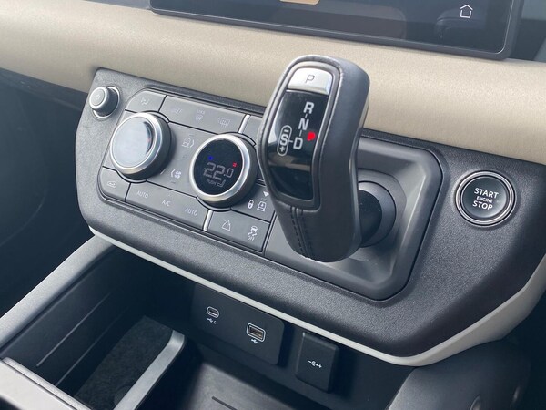 Used Land Rover Defender 2022 for sale - 76293098: Photo 13