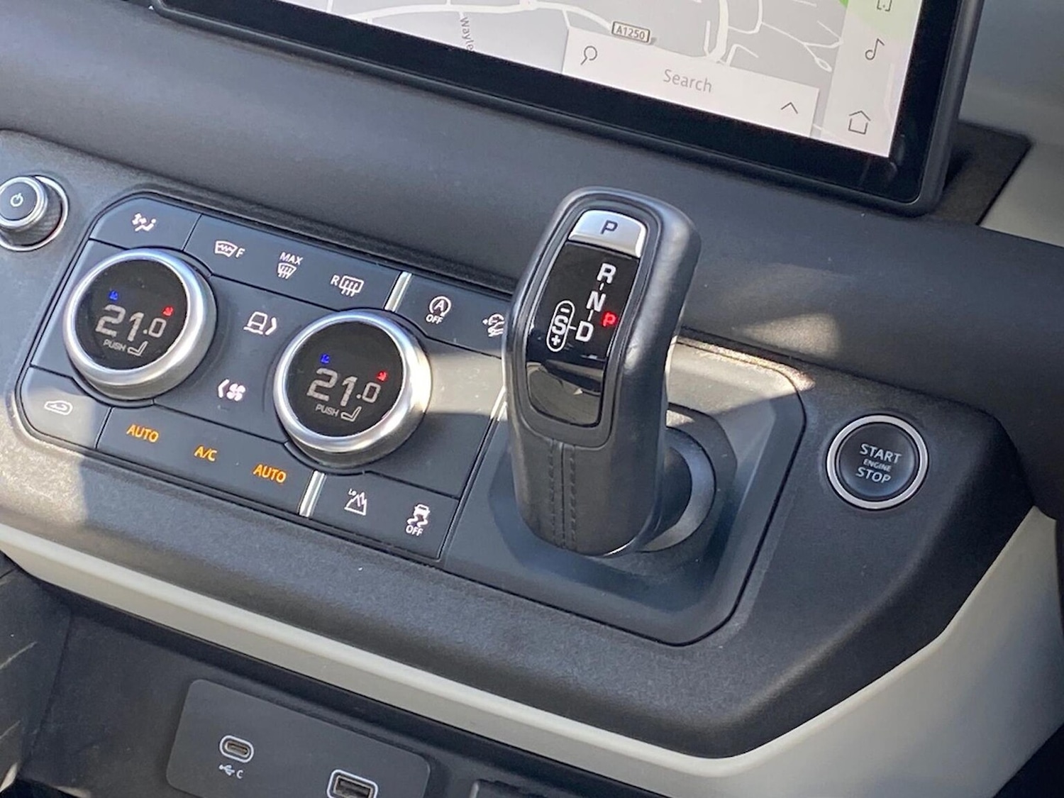 Used Land Rover Defender 2021 for sale - 76418231: Photo 13