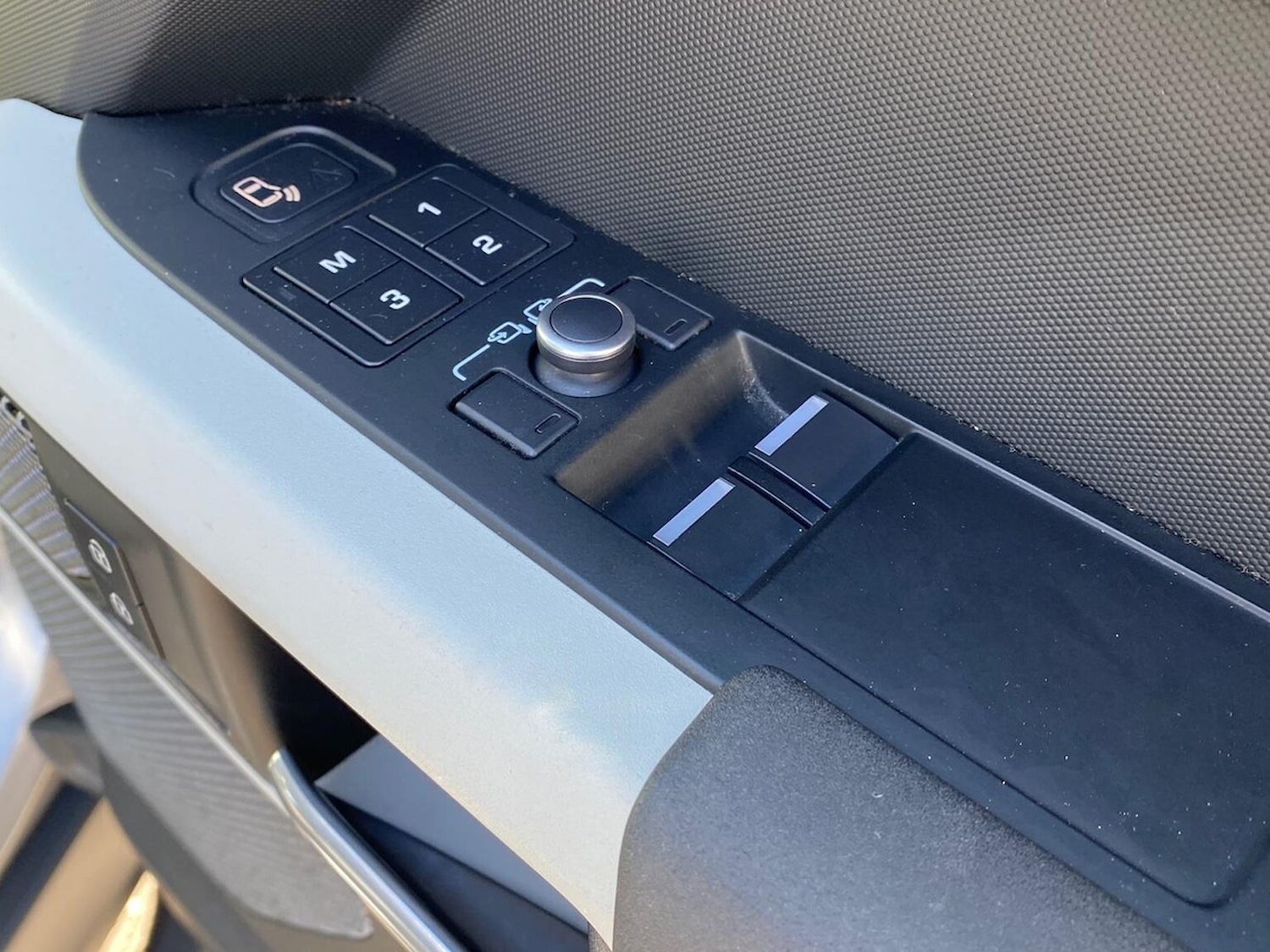 Used Land Rover Defender 2021 for sale - 76418231: Photo 23