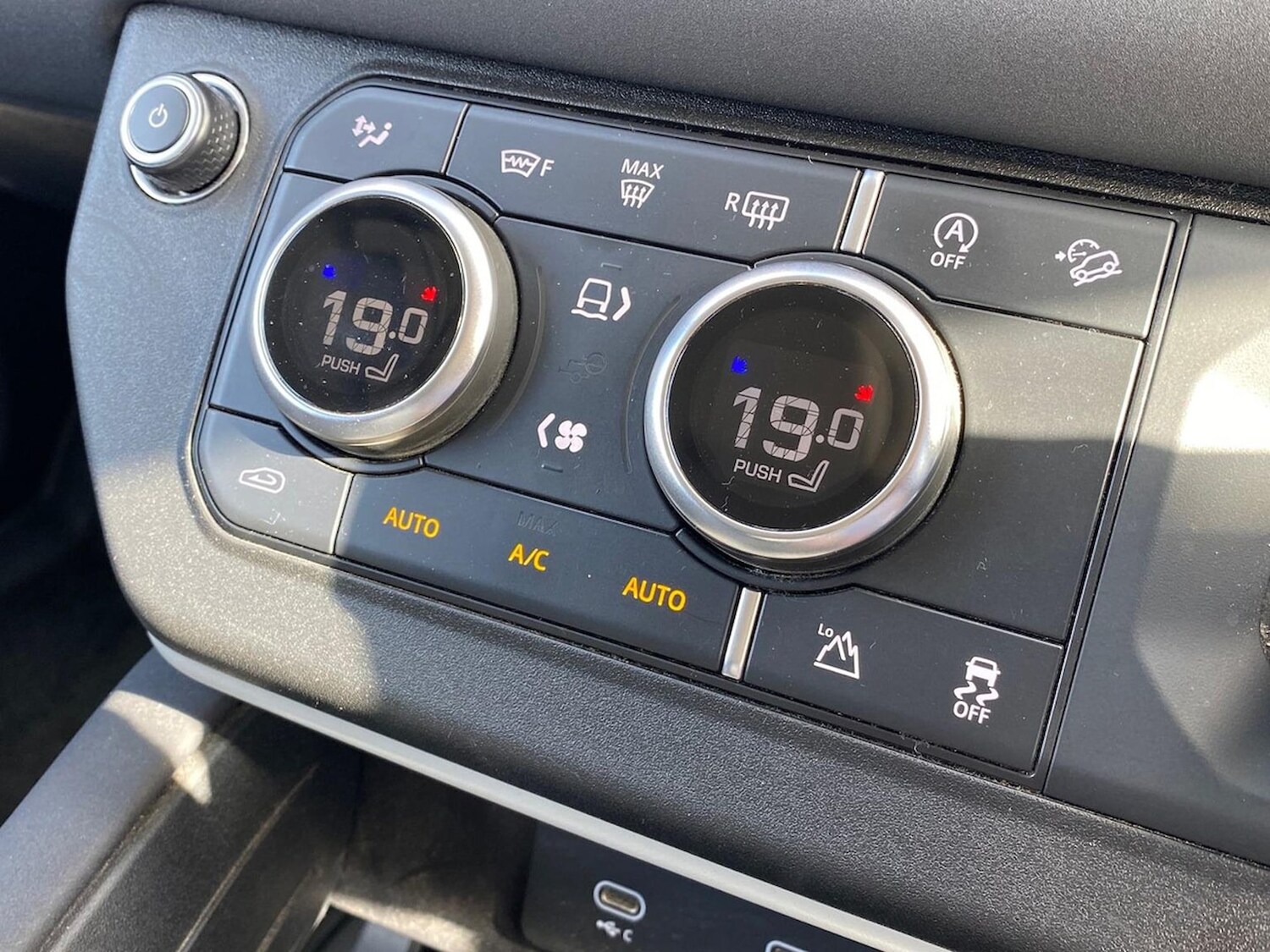 Used Land Rover Defender 2021 for sale - 76418231: Photo 36