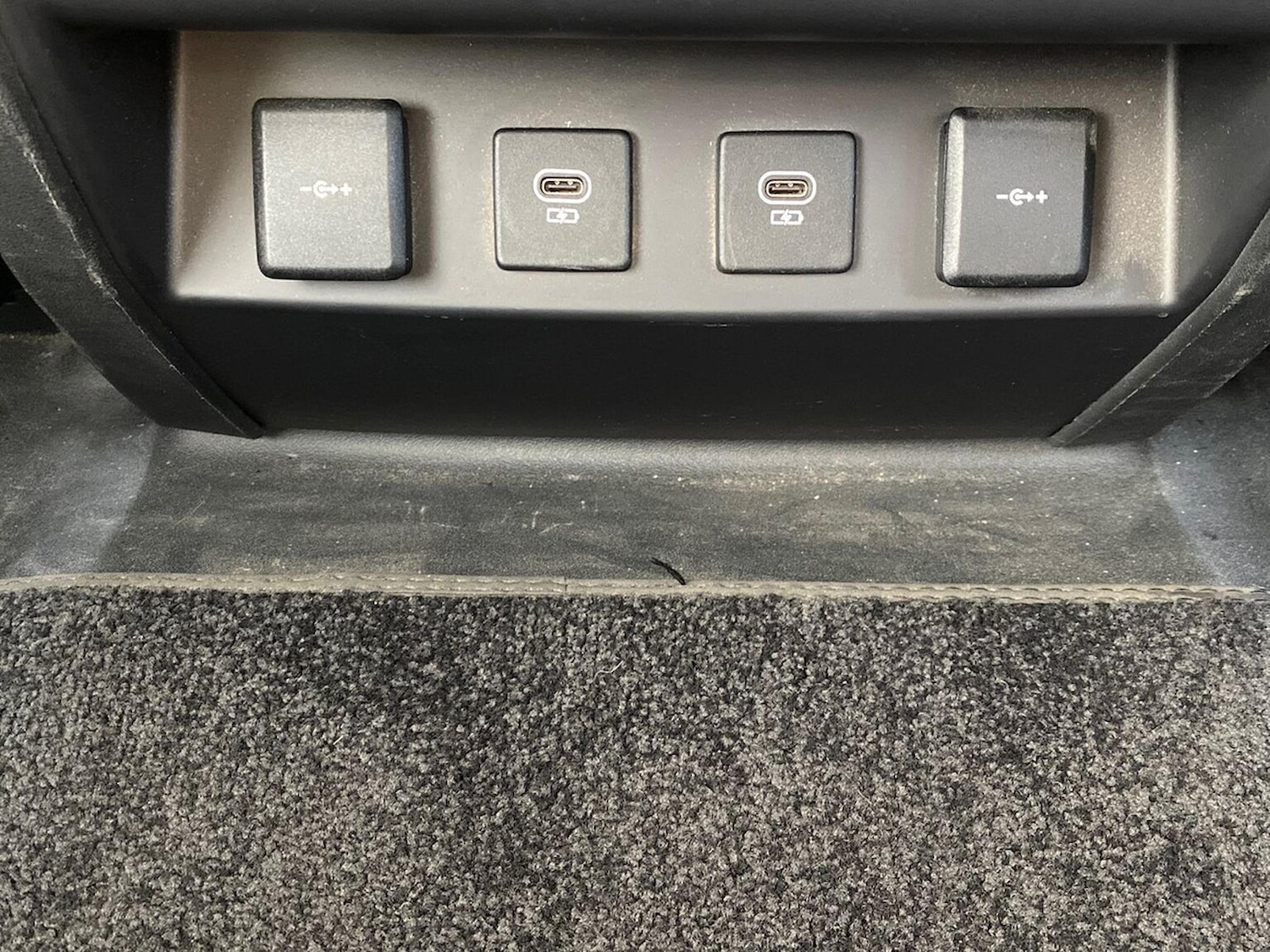 Used Land Rover Defender 2021 for sale - 76418231: Photo 37