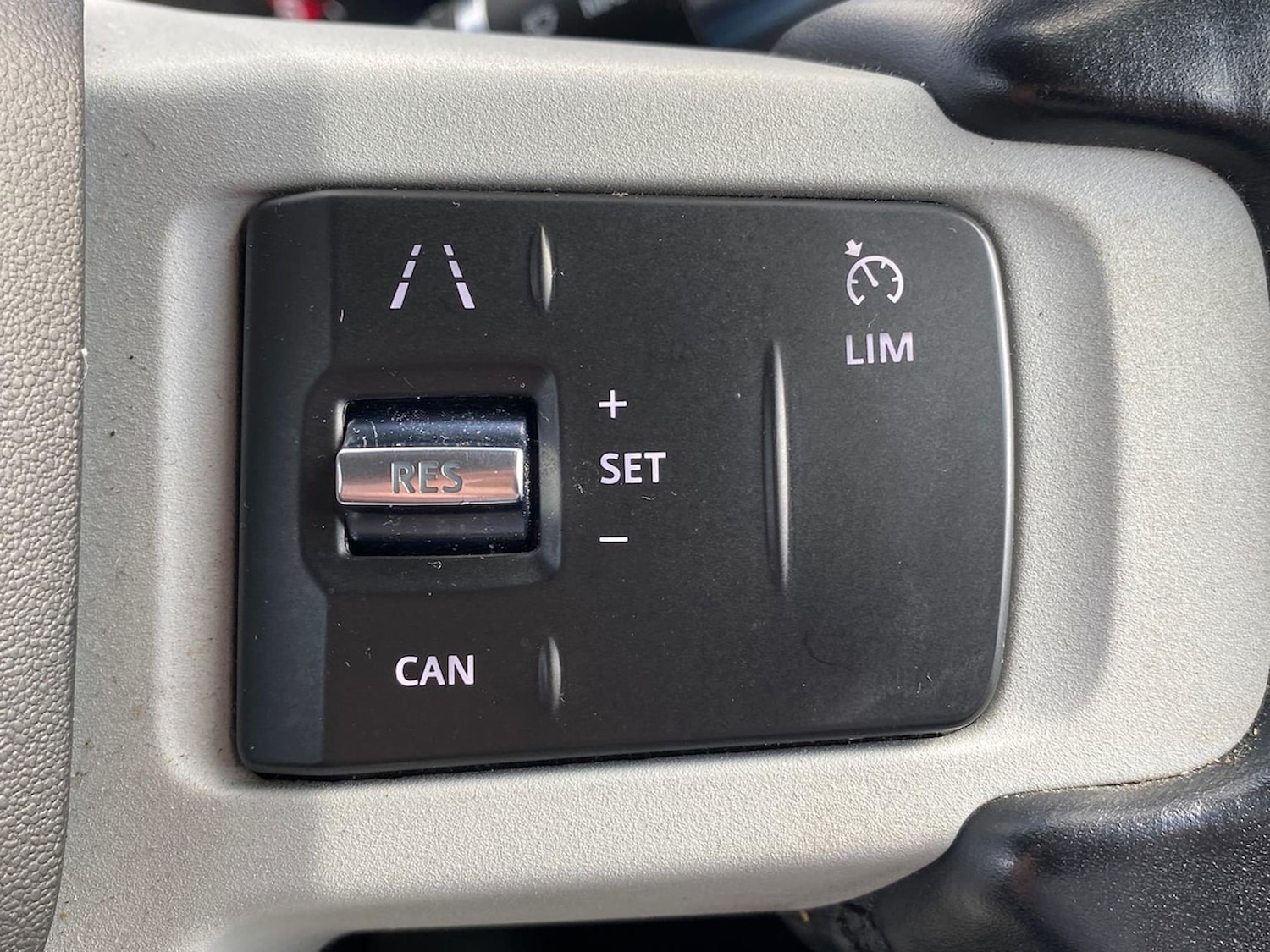 Used Land Rover Defender 2021 for sale - 76418231: Photo 39