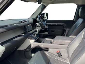 Used Land Rover Defender 2021 for sale - 76418231: Photo