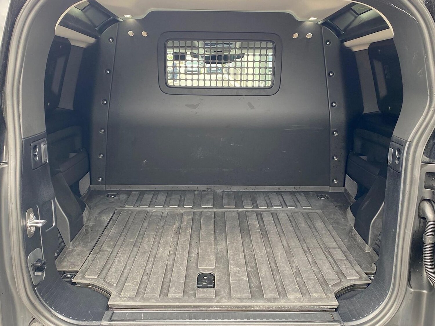 Used Land Rover Defender 2024 for sale - 77487771: Photo 10