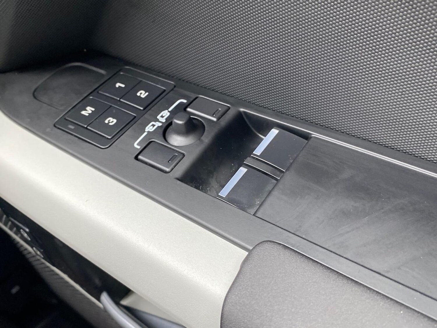 Used Land Rover Defender 2024 for sale - 77487771: Photo 32