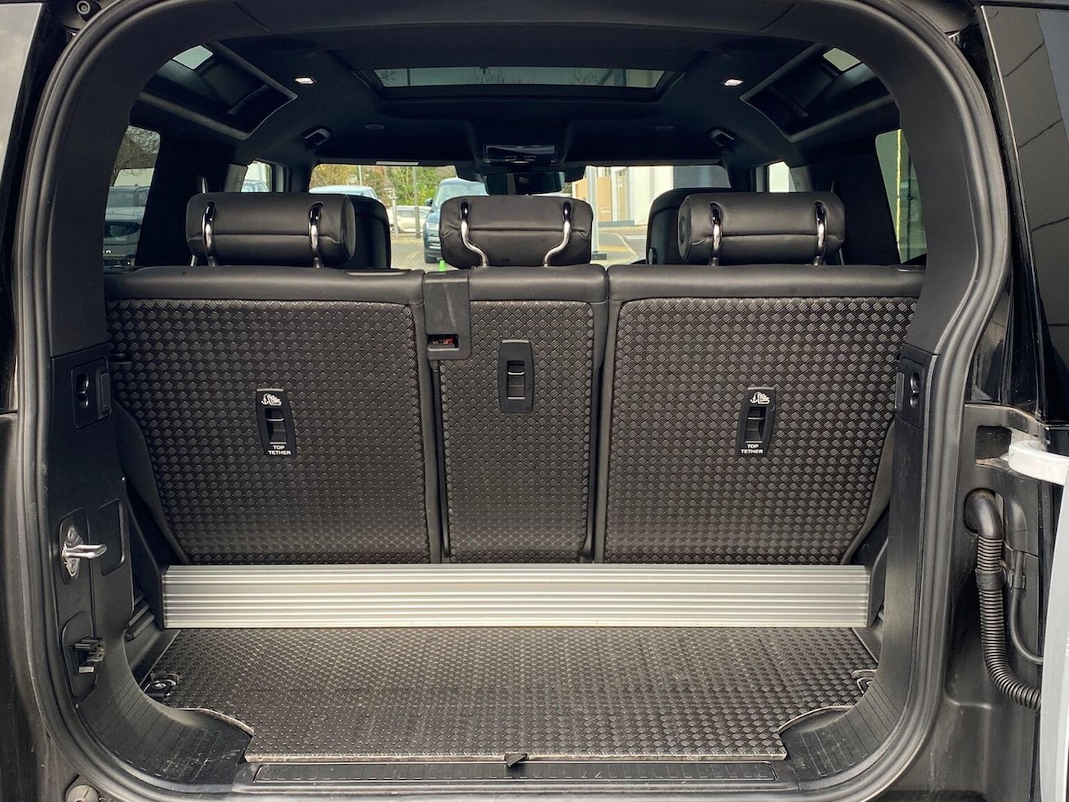 Used Land Rover Defender 2025 for sale - 76920107: Photo 10