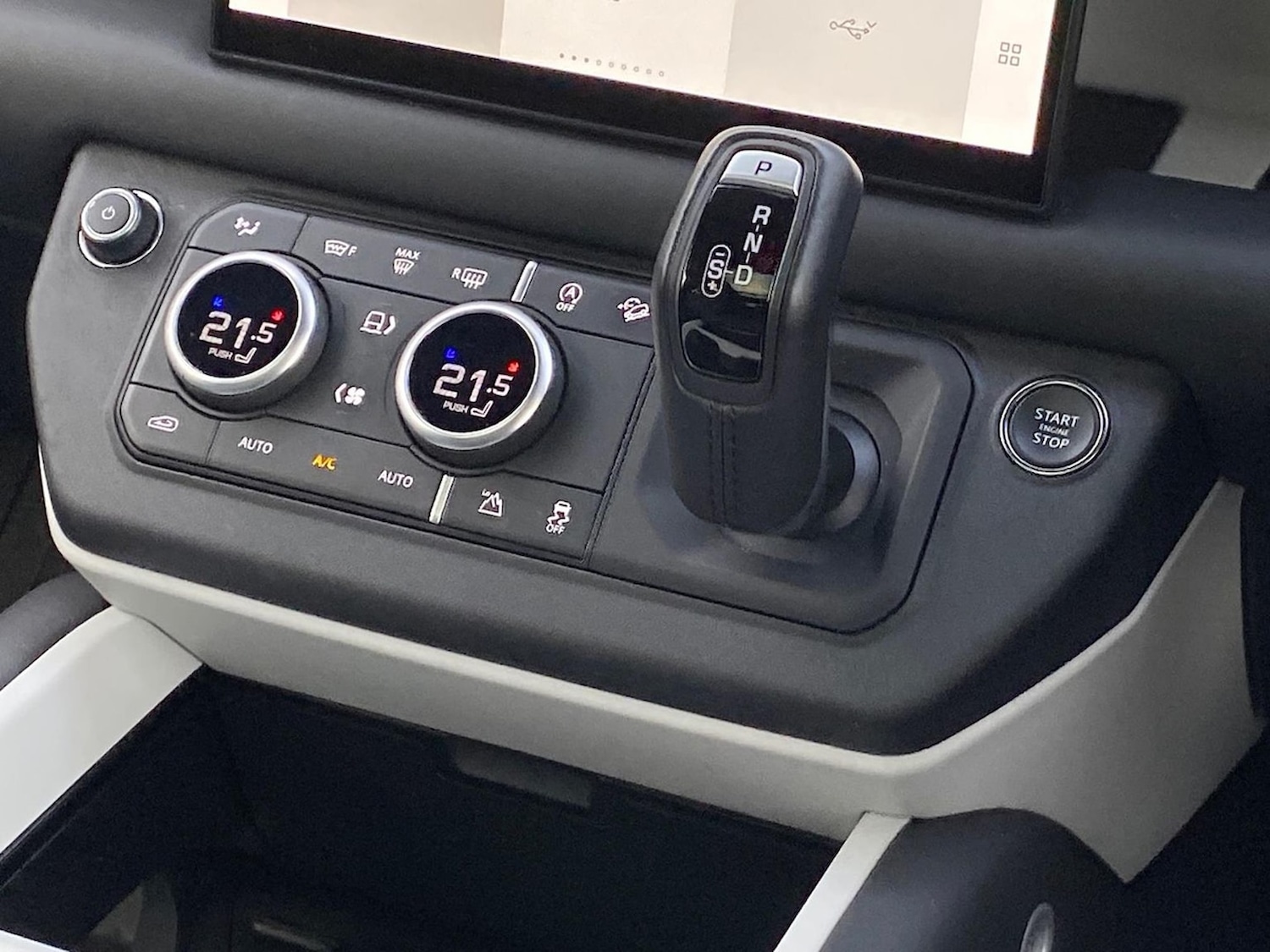 Used Land Rover Defender 2025 for sale - 76920107: Photo 13