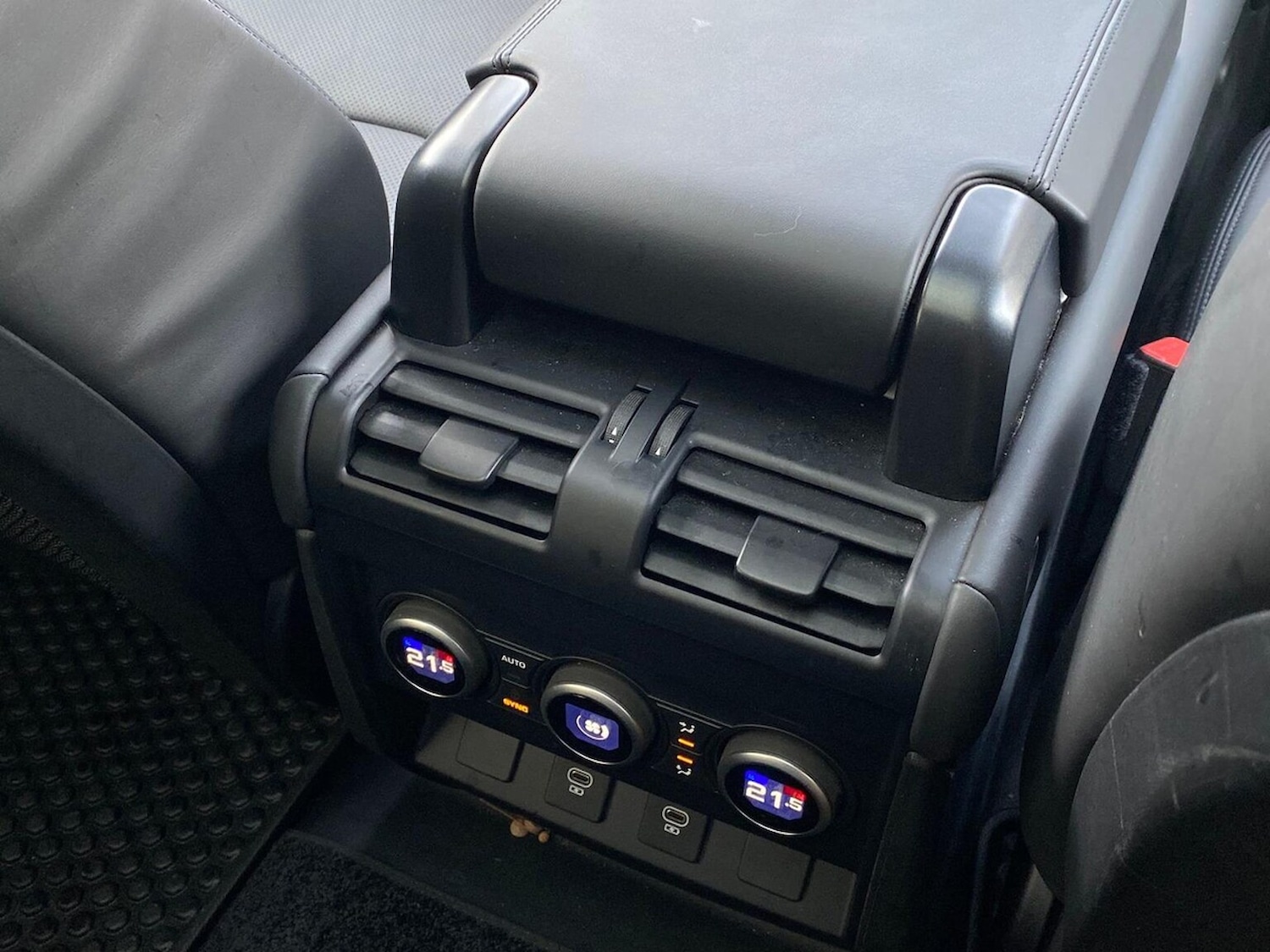 Used Land Rover Defender 2025 for sale - 76920107: Photo 18