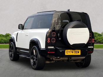 Used Land Rover Defender 2025 for sale - 76920107: Photo