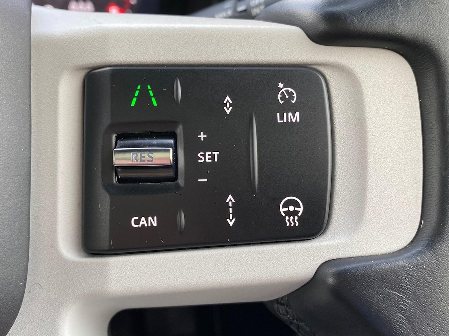 Used Land Rover Defender 2025 for sale - 76920107: Photo 31