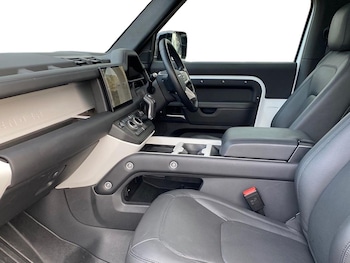 Used Land Rover Defender 2025 for sale - 76920107: Photo