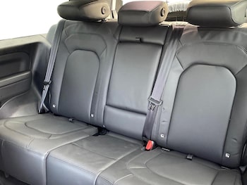 Used Land Rover Defender 2025 for sale - 76920107: Photo