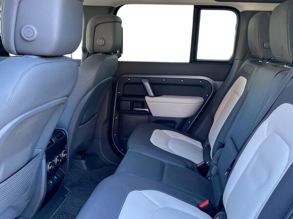 Used Land Rover Defender 2024 for sale - 76187170: Photo 4