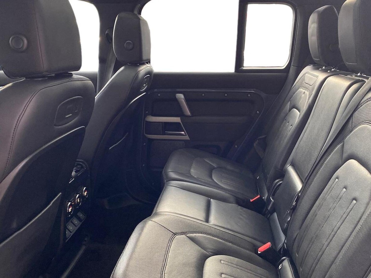 Used Land Rover Defender 2022 for sale - 77707413: Photo 4