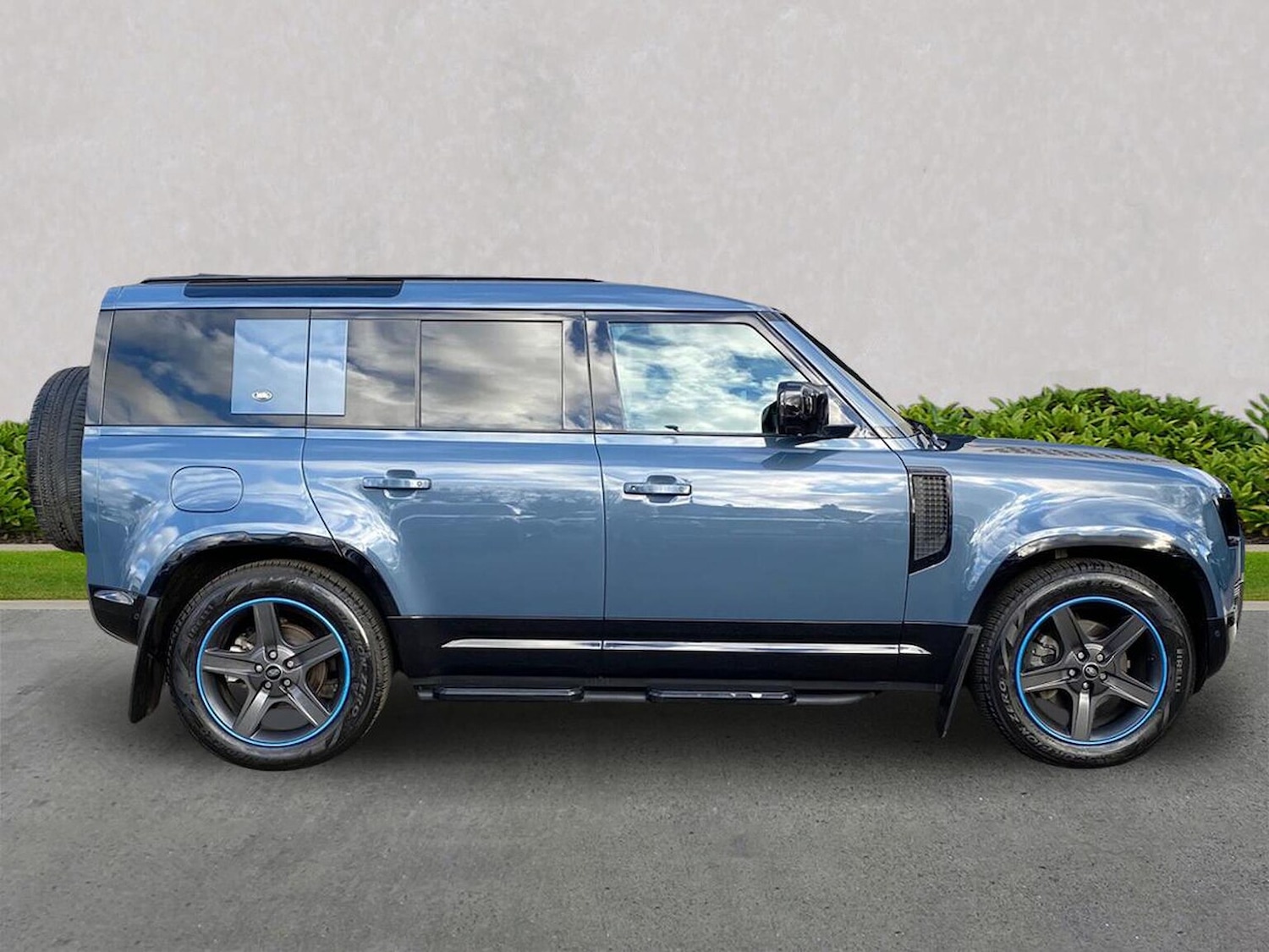 Used Land Rover Defender 2022 for sale - 77707413: Photo 5