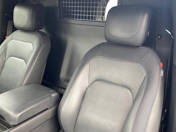 Used Land Rover Defender 2023 for sale - 77487831: Photo