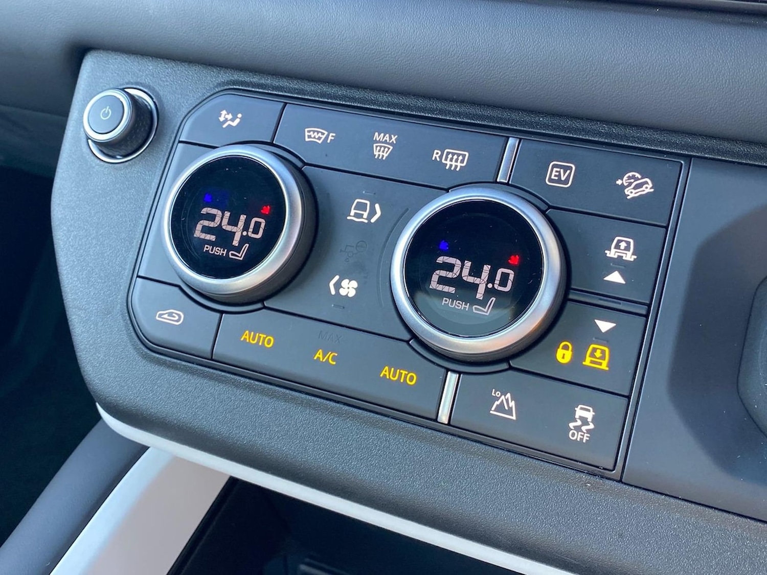 Used Land Rover Defender 2024 for sale - 78176498: Photo 29