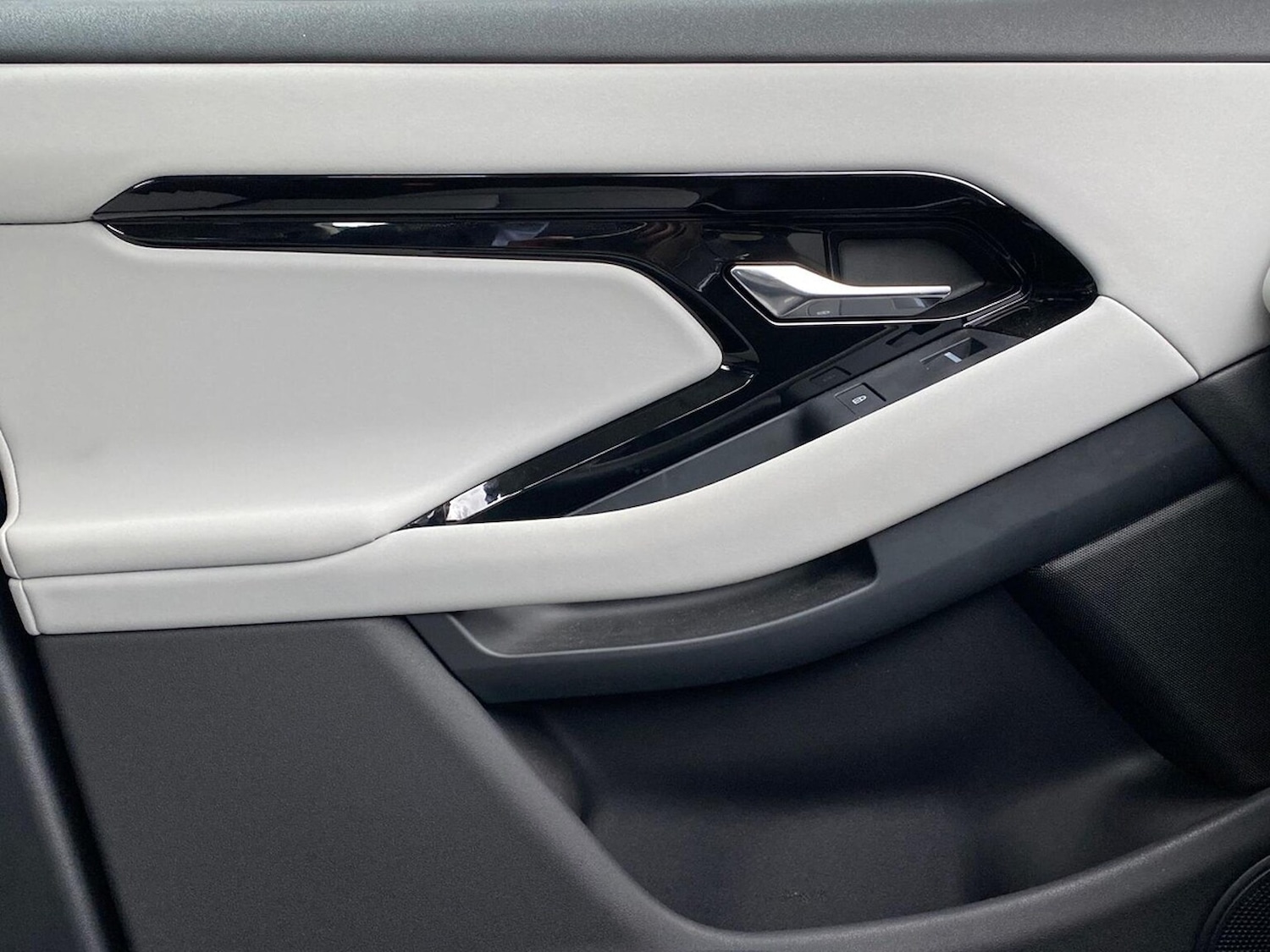 Used Land Rover Range Rover Evoque 2024 for sale - 76920083: Photo 41