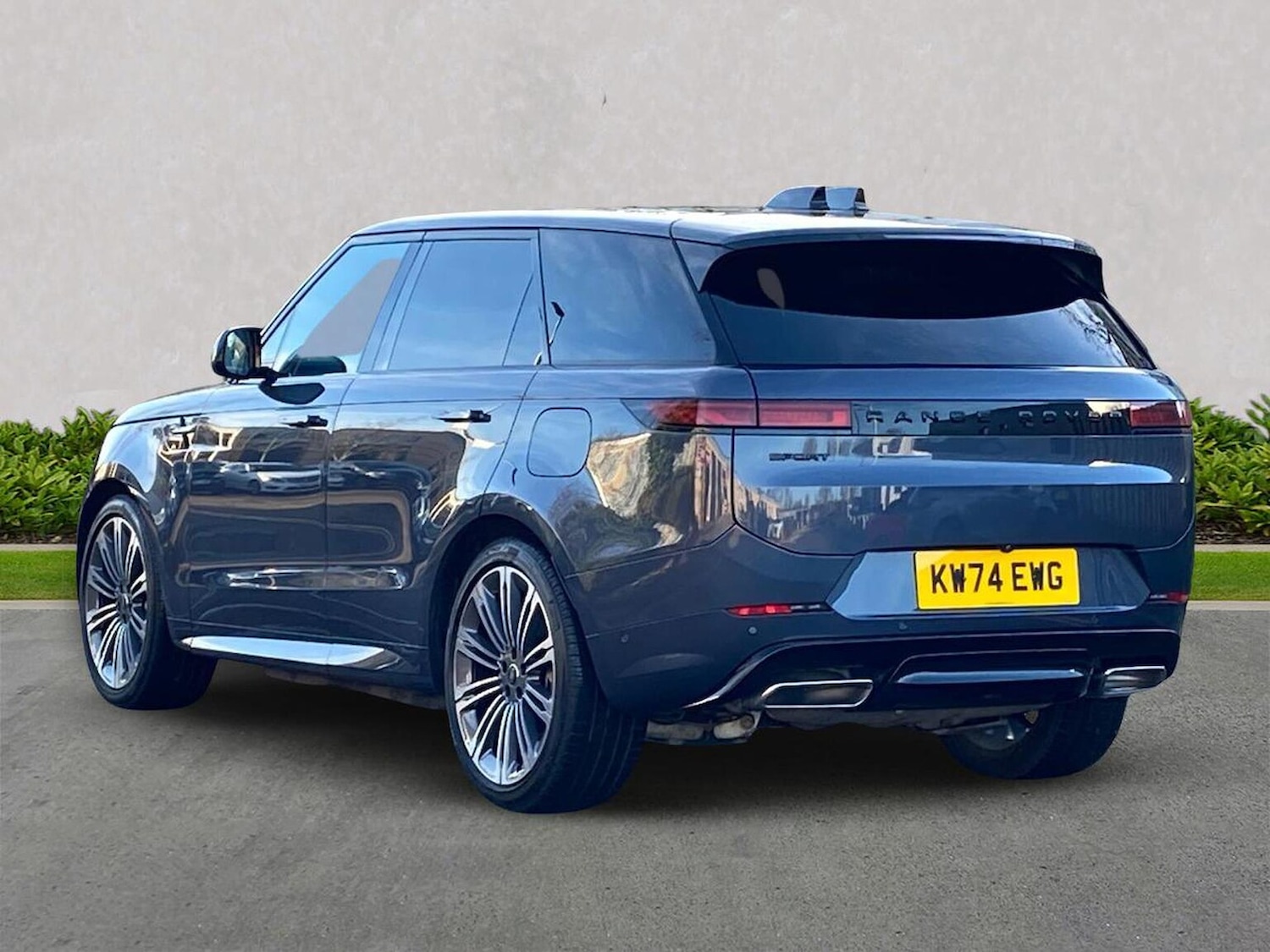 Used Land Rover Range Rover Sport 2024 for sale - 76879726: Photo 2