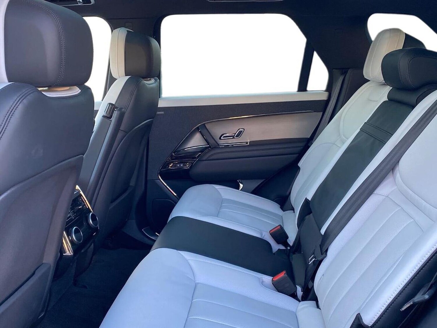 Used Land Rover Range Rover Sport 2024 for sale - 76879726: Photo 4