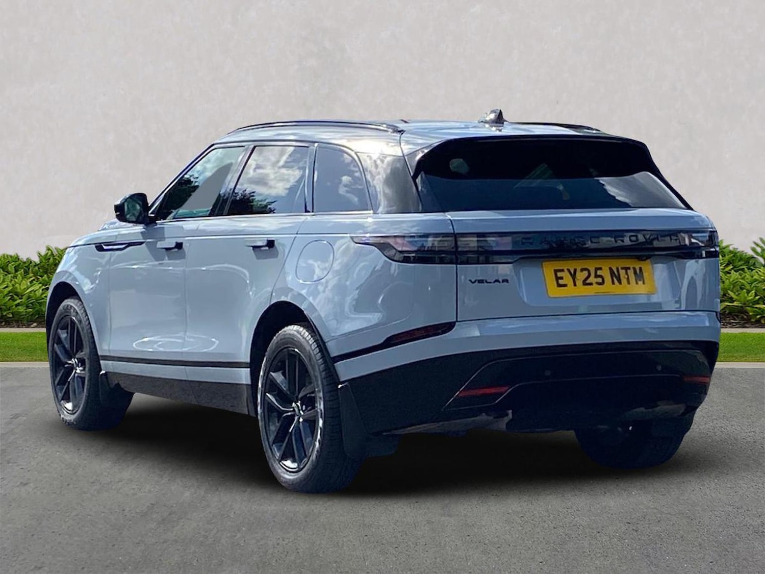 Used Land Rover Range Rover Velar 2025 for sale - 76030488: Photo 2