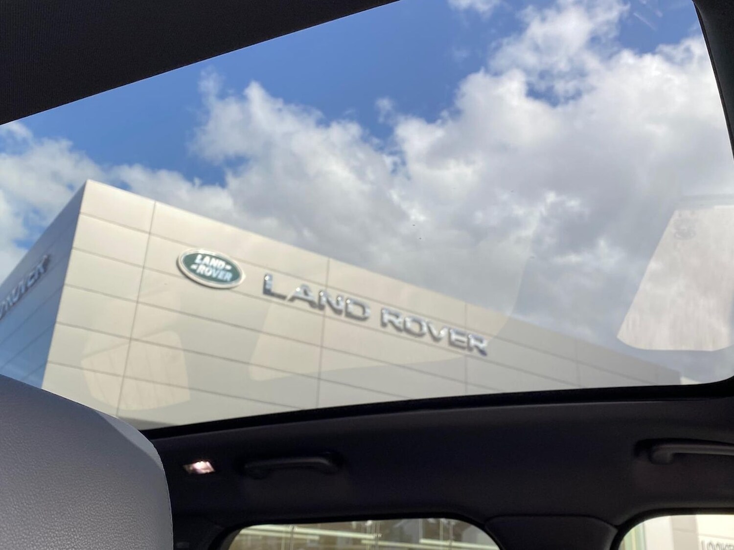 Used Land Rover Range Rover Velar 2025 for sale - 76030488: Photo 22