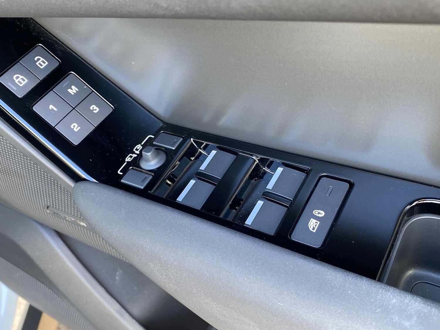 Used Land Rover Range Rover Velar 2025 for sale - 76030488: Photo 24