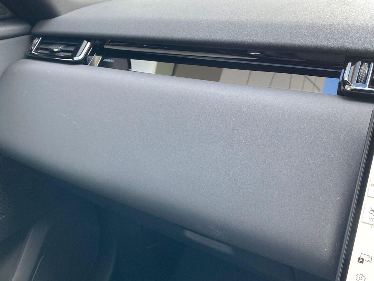 Used Land Rover Range Rover Velar 2025 for sale - 76030488: Photo 40
